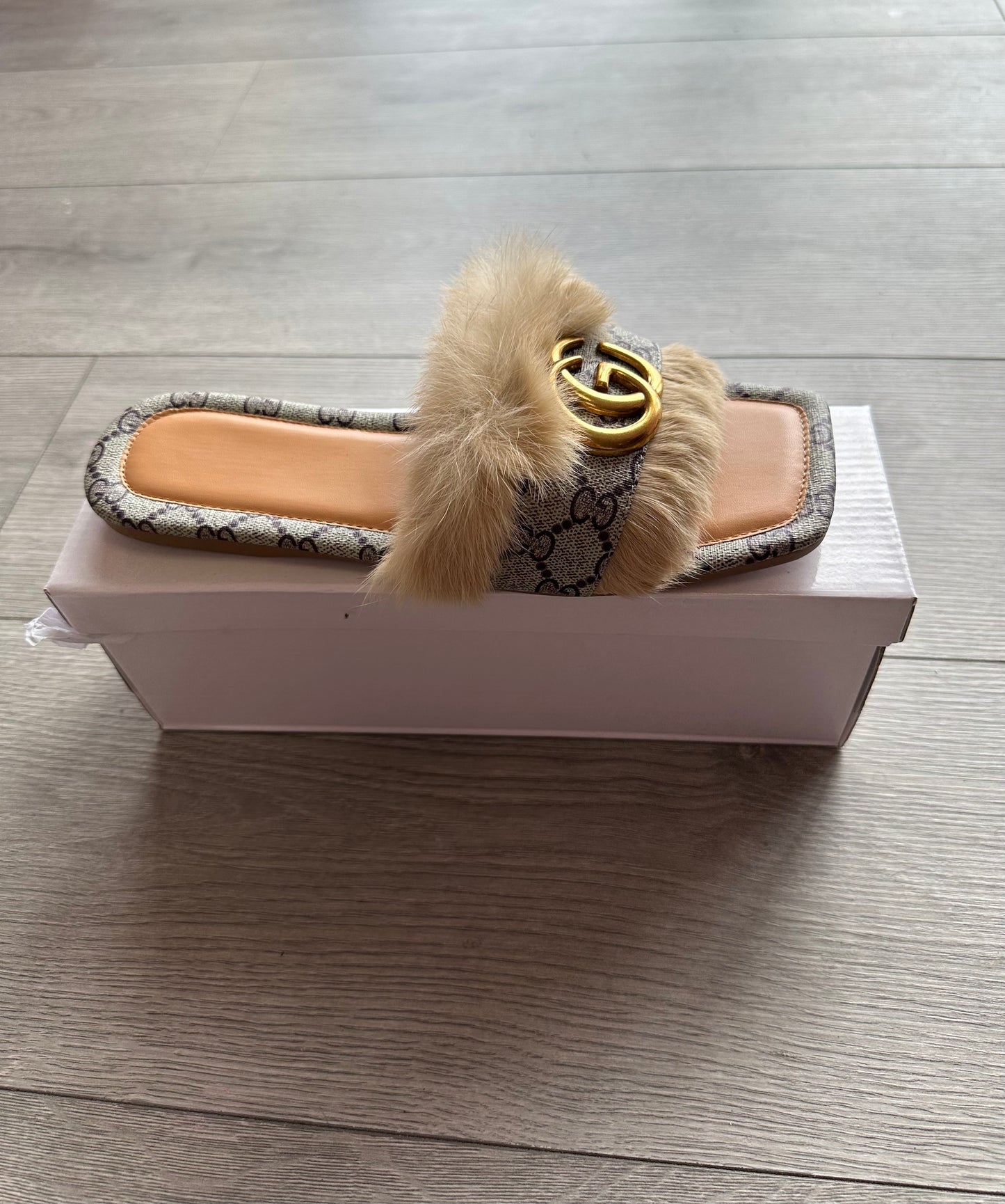 G fur sliders