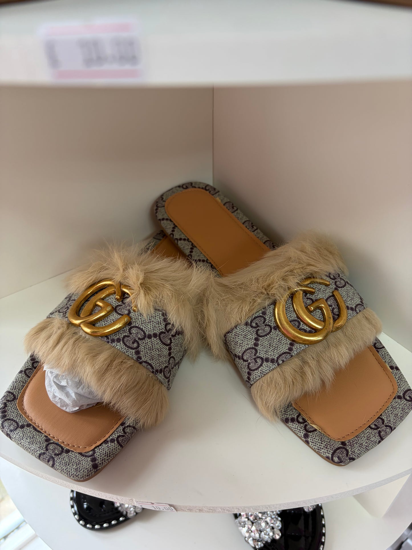 G fur sliders