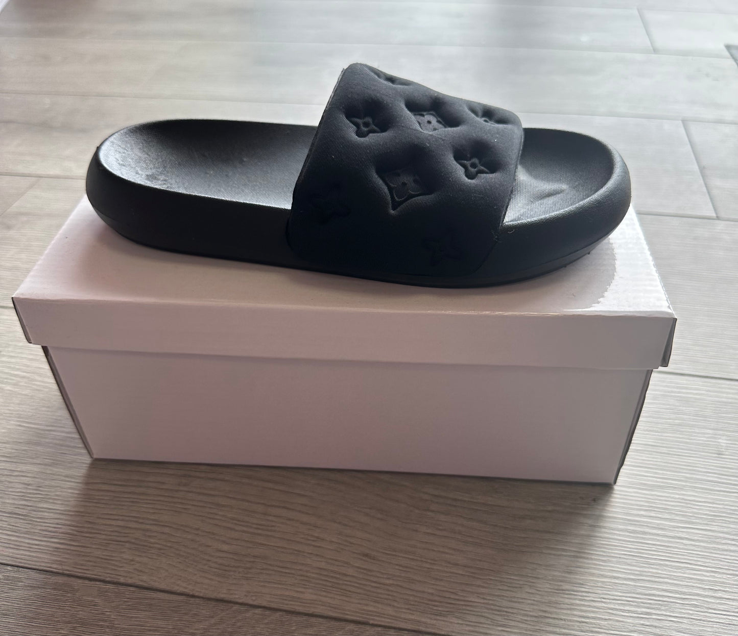 Black Cushion sliders