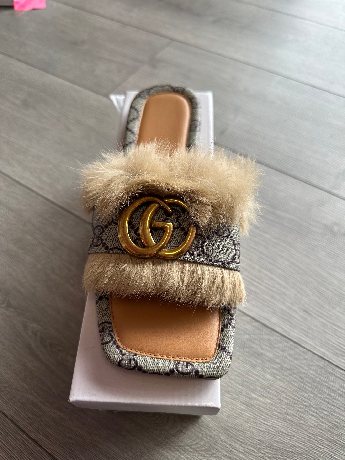 G fur sliders