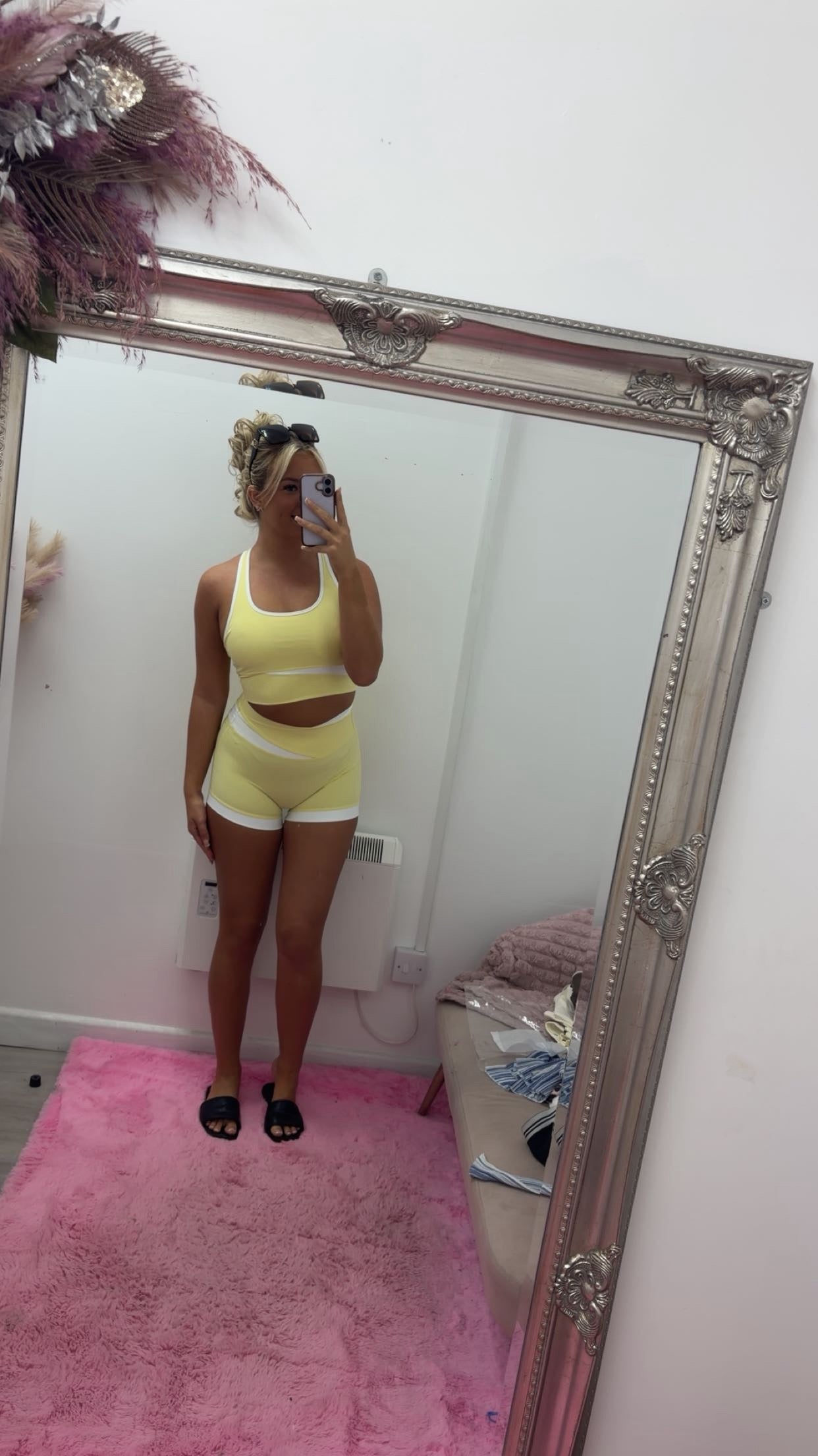 Short contrast gym sets