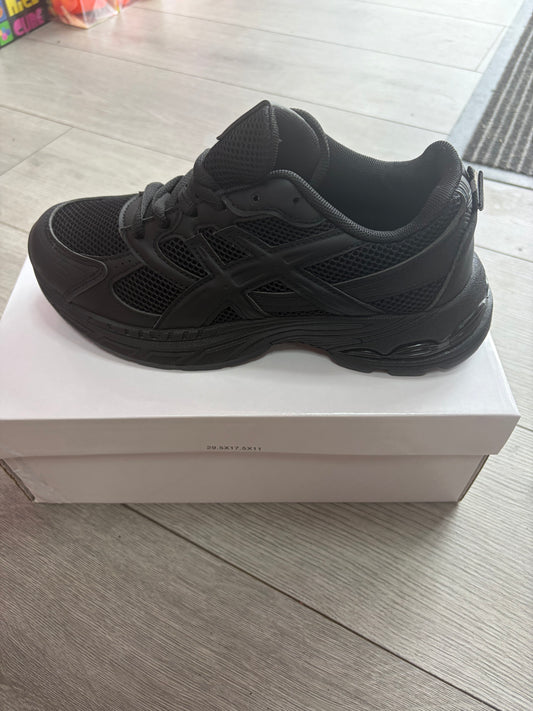 Black trainers