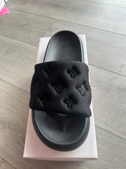 Black Cushion sliders