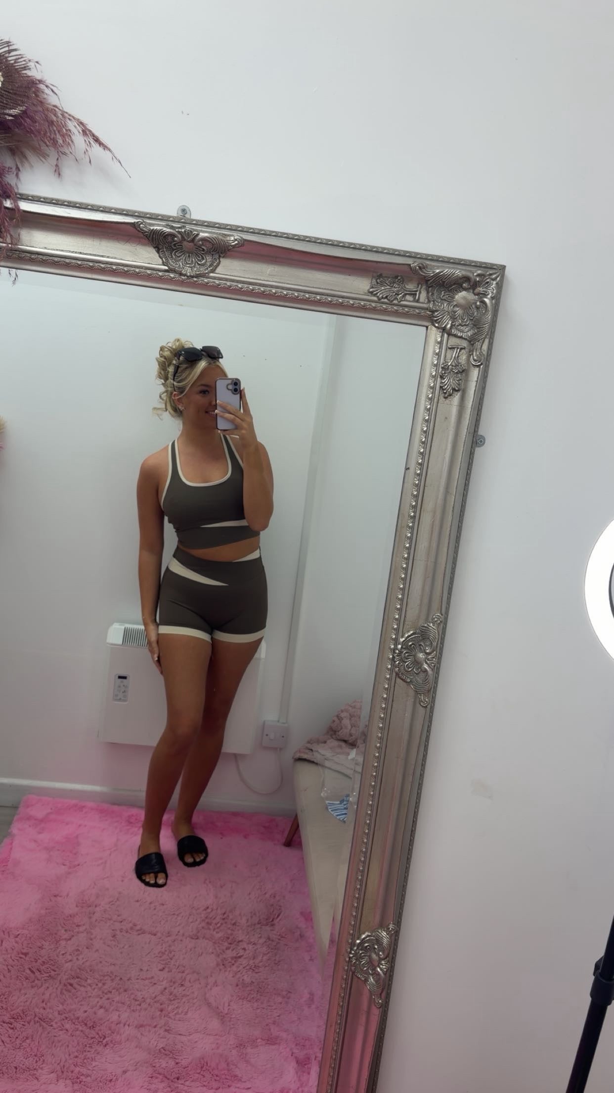 Short contrast gym sets