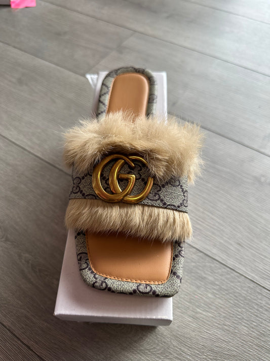 G fur sliders