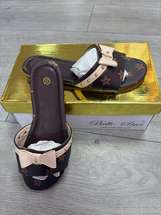 Brown bow sliders