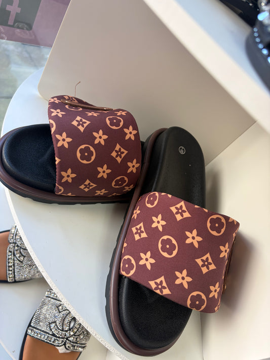 Brown pattern sliders