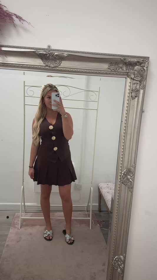 Shell button skirt sets